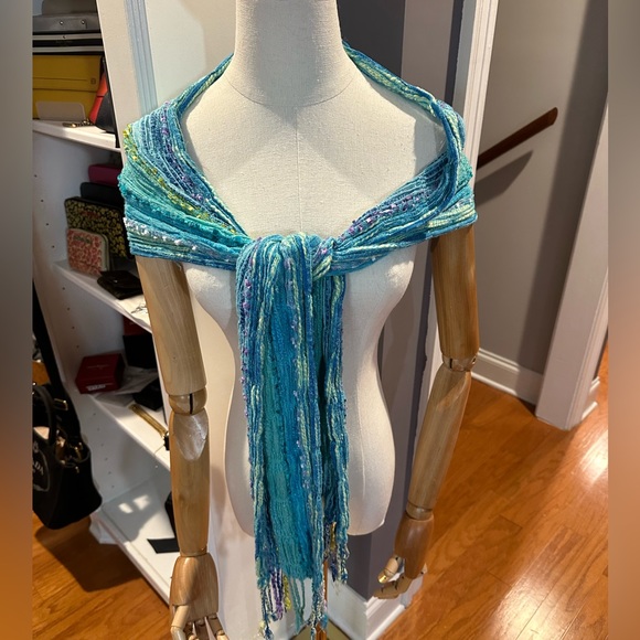 Beautiful multicolor scarf EUC blue tones - Picture 6 of 6